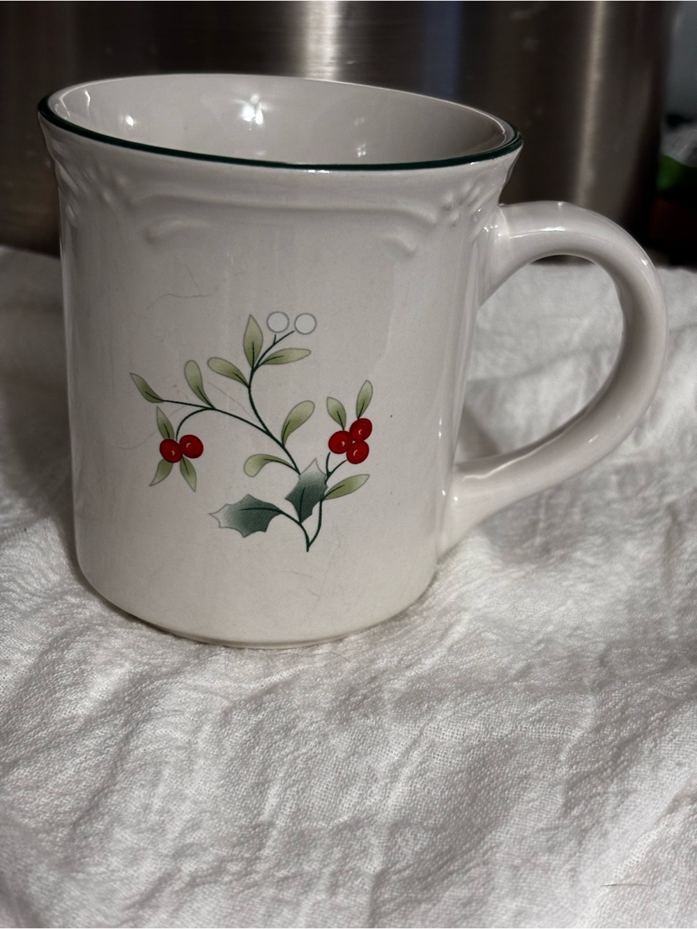 Pfaltzgraff Winterberry Holiday Mug